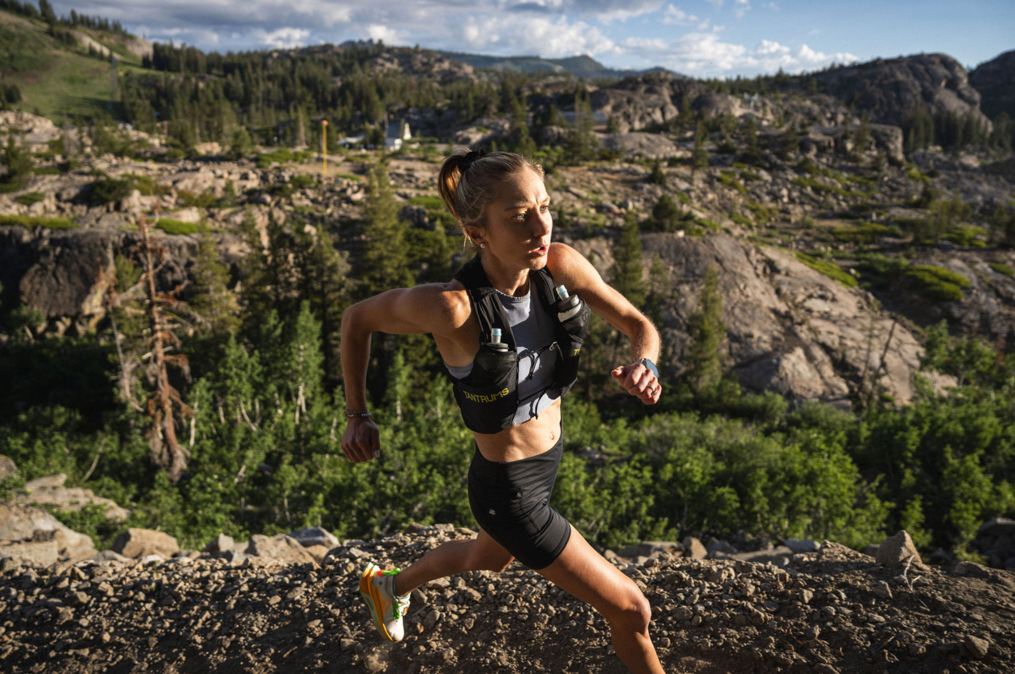 TANTRUMS クレスト6 トレイルランニングベスト Crest 6 Hydration Pack – TANTRUMS